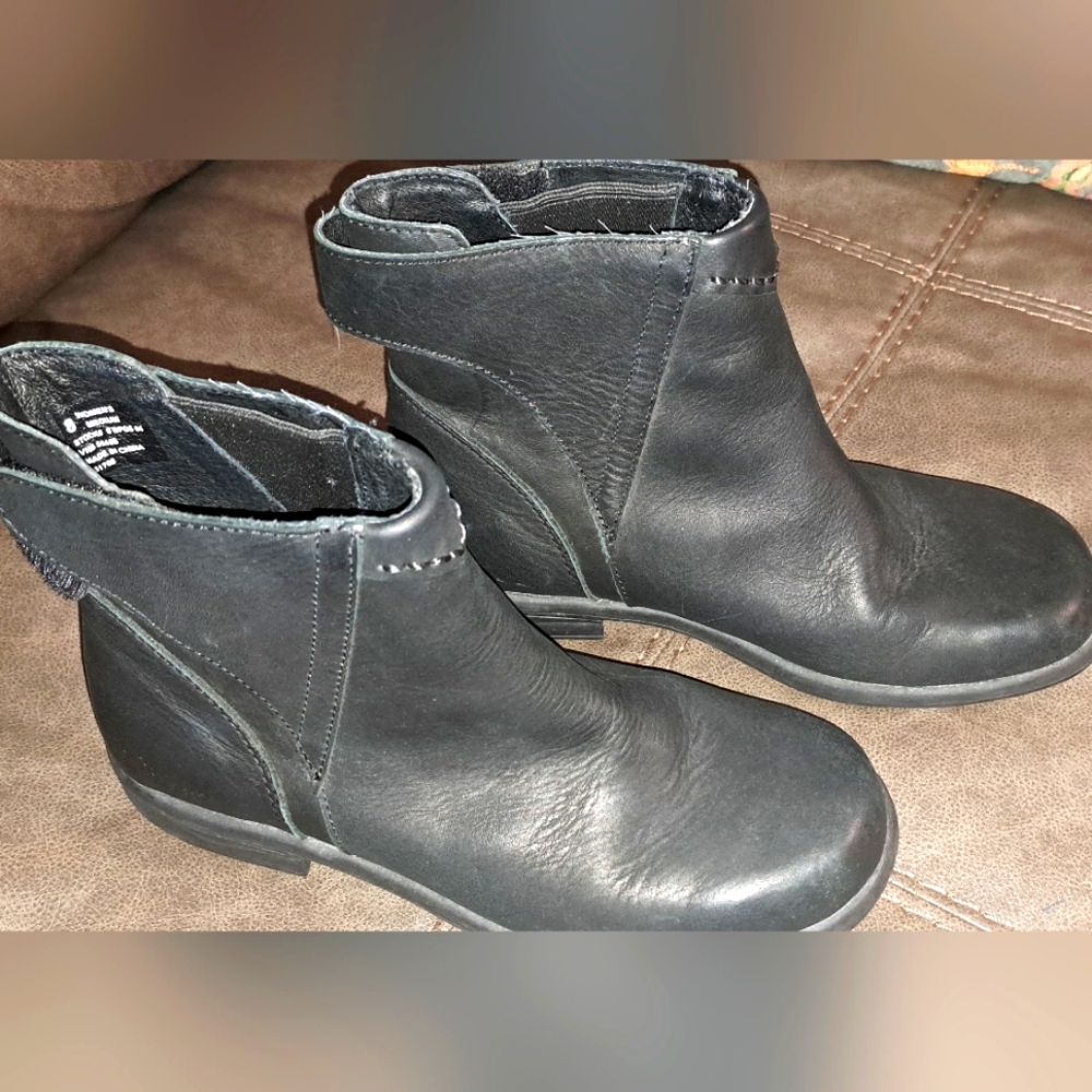 LL Bean Soft Black Leather Pull On Ankle Chelsea Boots Motto Style Outdoors 8